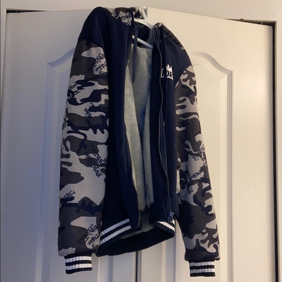 Fortnite jacket with fur in the inside - Picture 2 of 2